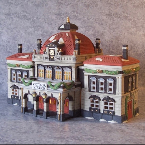 1989 Victorian Station by Dept 56 Dickens village series - Picture 3 of 10
